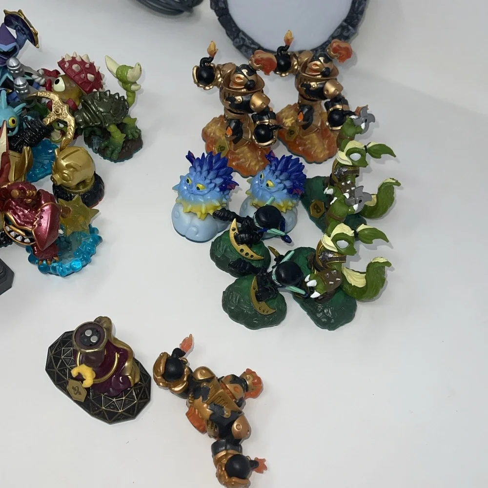 Skylanders Figures 23 Lot W/Giants Portal Of Power Xbox 360 Orb Swap 3.75 Per